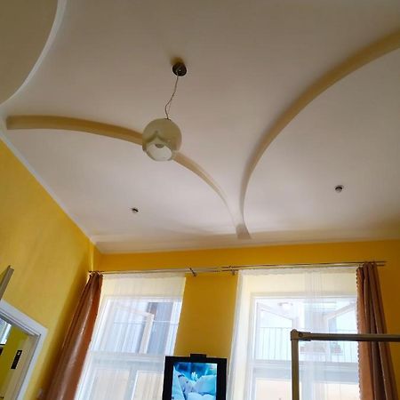 Lviv Appartment On Yaroslava Mudrogo 14 ภายนอก รูปภาพ