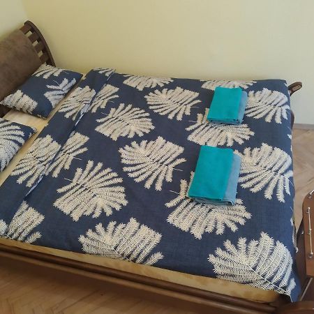 Lviv Appartment On Yaroslava Mudrogo 14 ภายนอก รูปภาพ