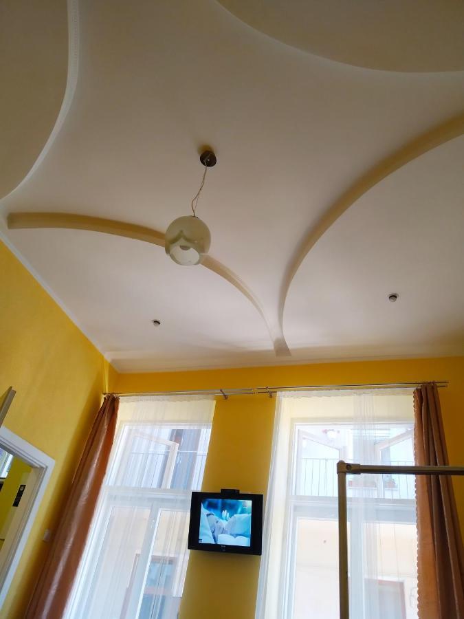 Lviv Appartment On Yaroslava Mudrogo 14 ภายนอก รูปภาพ