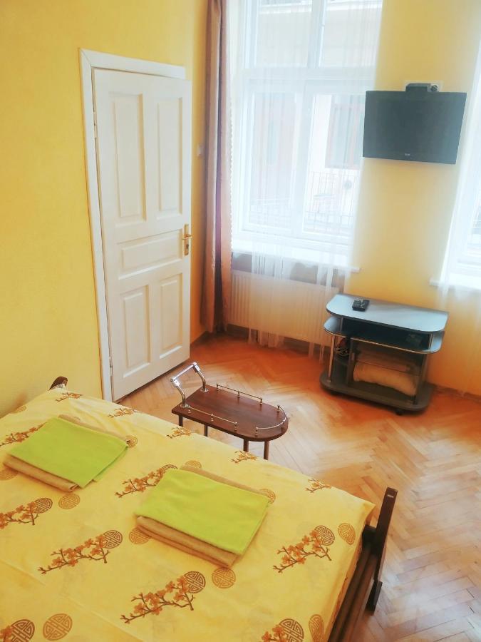 Lviv Appartment On Yaroslava Mudrogo 14 ภายนอก รูปภาพ