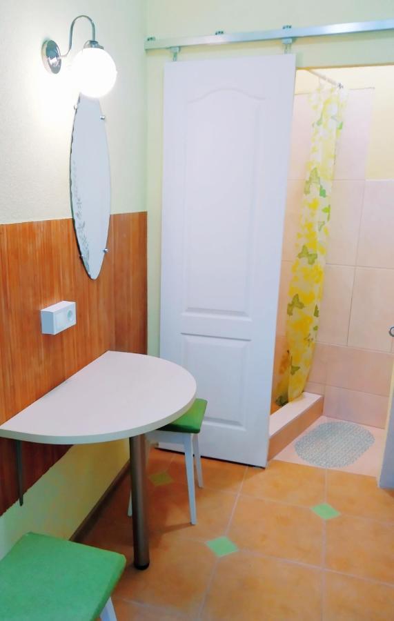 Lviv Appartment On Yaroslava Mudrogo 14 ภายนอก รูปภาพ