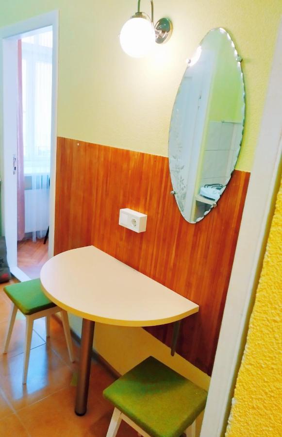 Lviv Appartment On Yaroslava Mudrogo 14 ภายนอก รูปภาพ